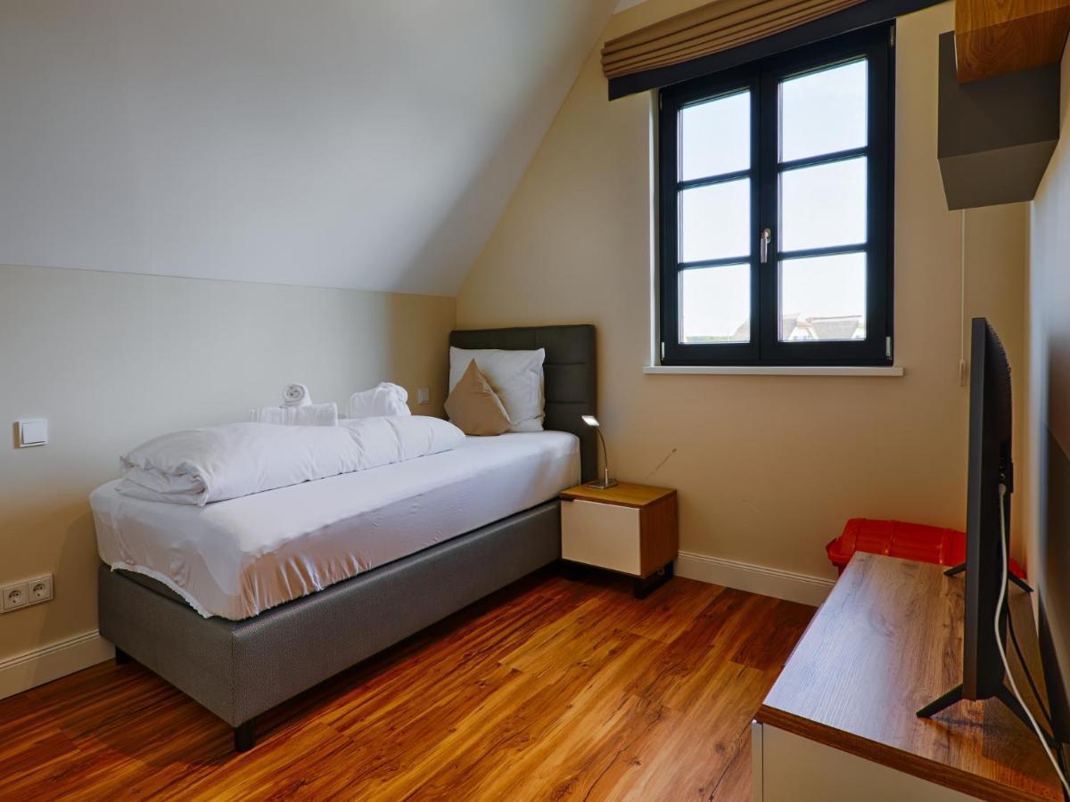 Reetland Am Meer - Premium Reetdachvilla Mit 3 Schlafzimmern, Sauna, Kamin Und Massagesessel F05 Dranske Exterior photo